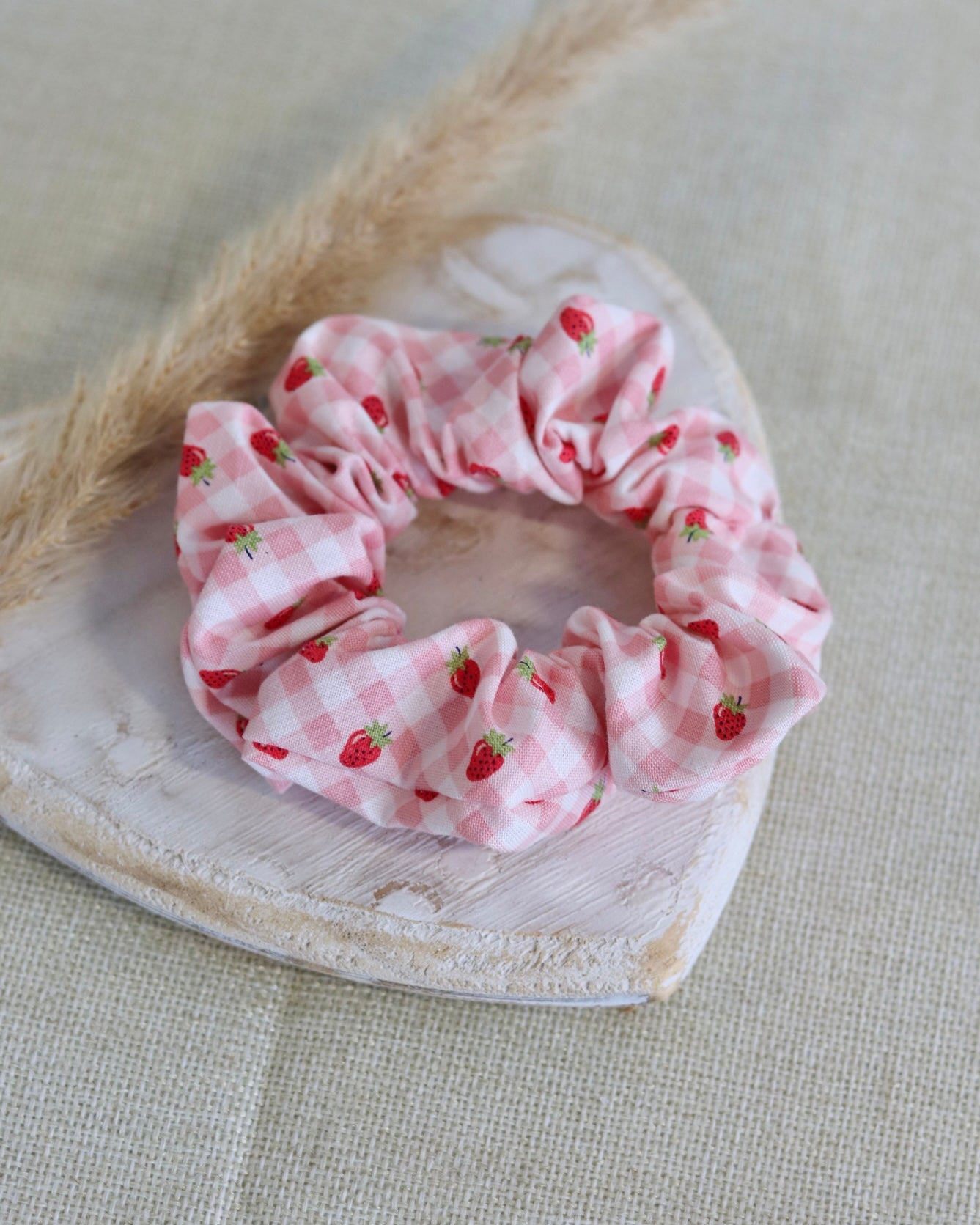 Scrunchie "Strawberry Milk"