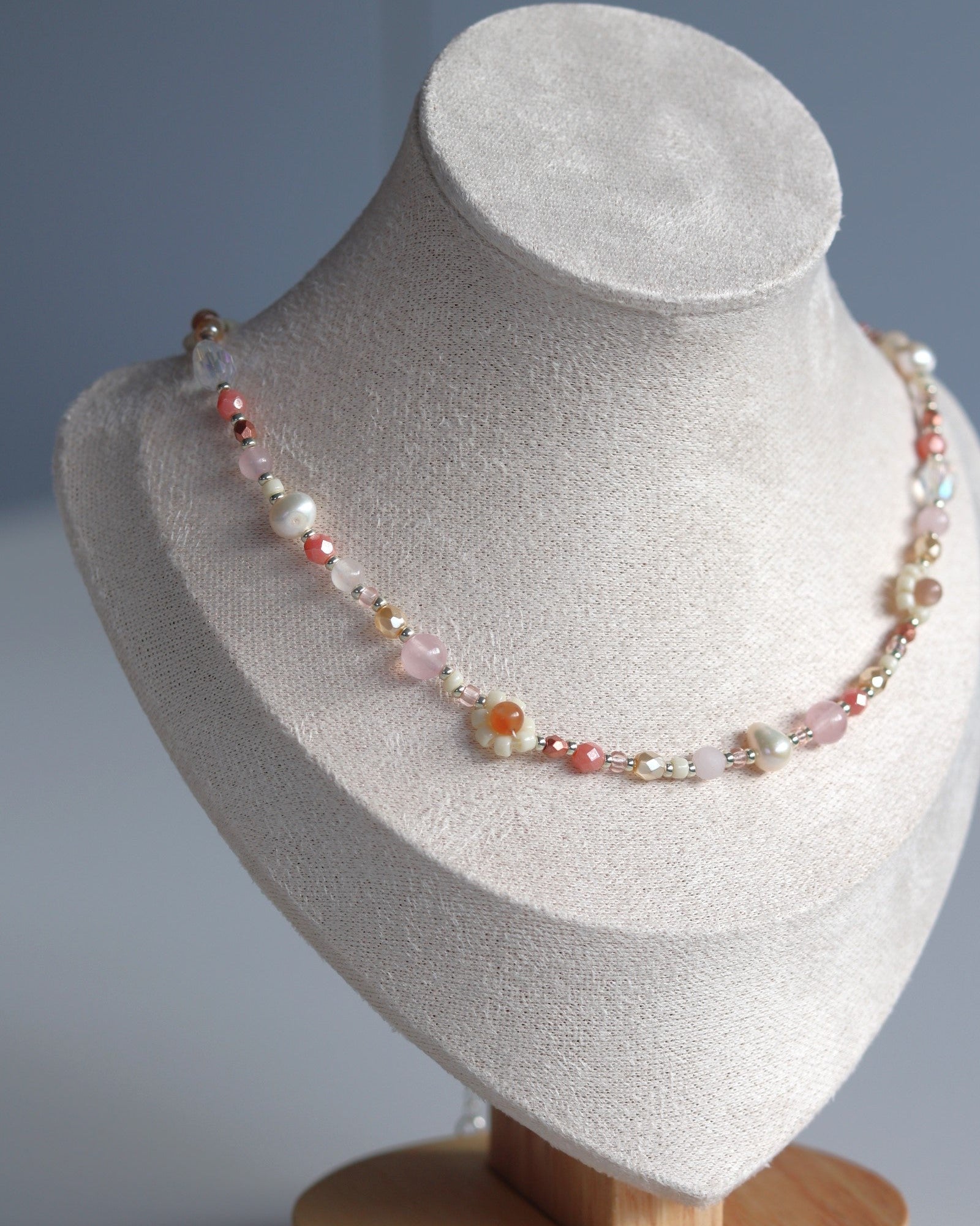 Collier fleurs - Beige / Rose