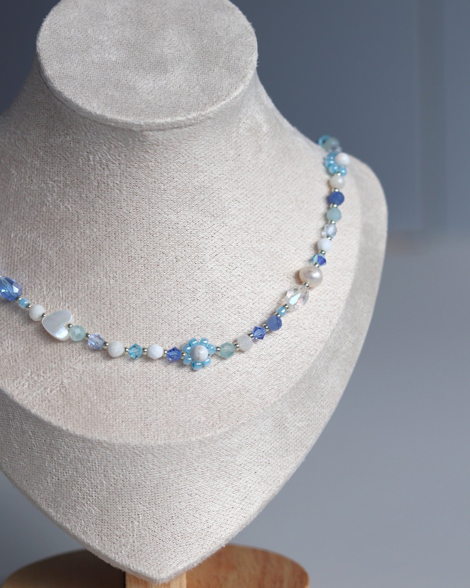 Collier fleurs - Bleu clair