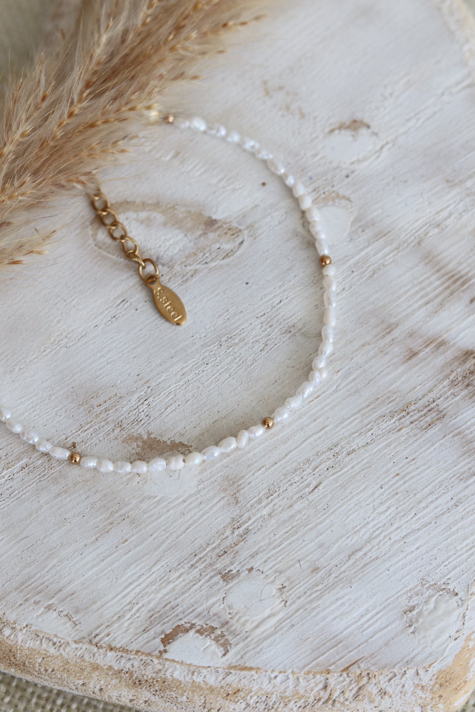 bracelet délicat en perles d'eau douce